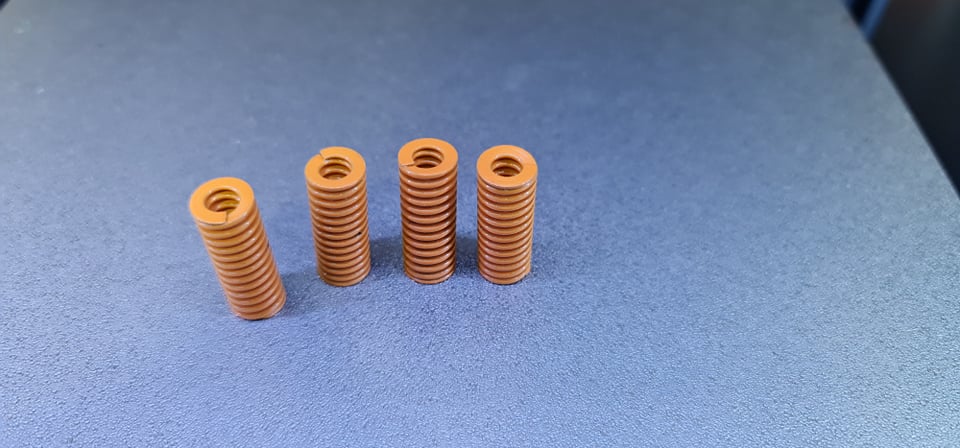 Mola Amarela de compressão Forte para nivelamento da hotbed (leveling strong spring compatível com Creality, ANET e outras marcas) - AIMSOAR - Image 7